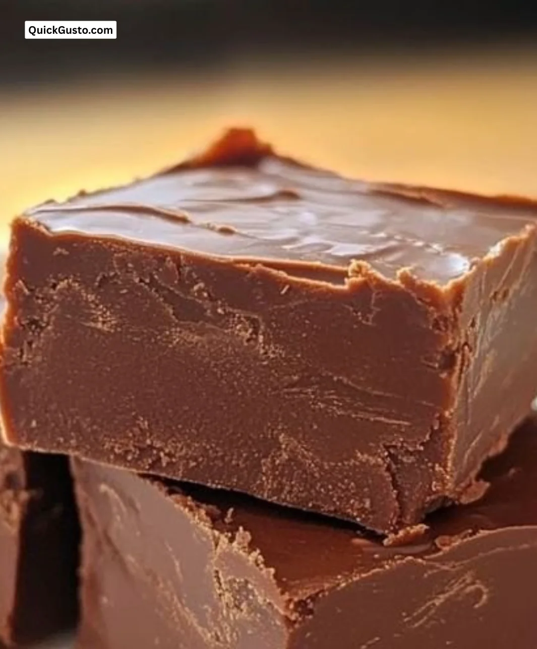 A simple and tasty 2-ingredient chocolate fudge recipe with delicious chocolate.