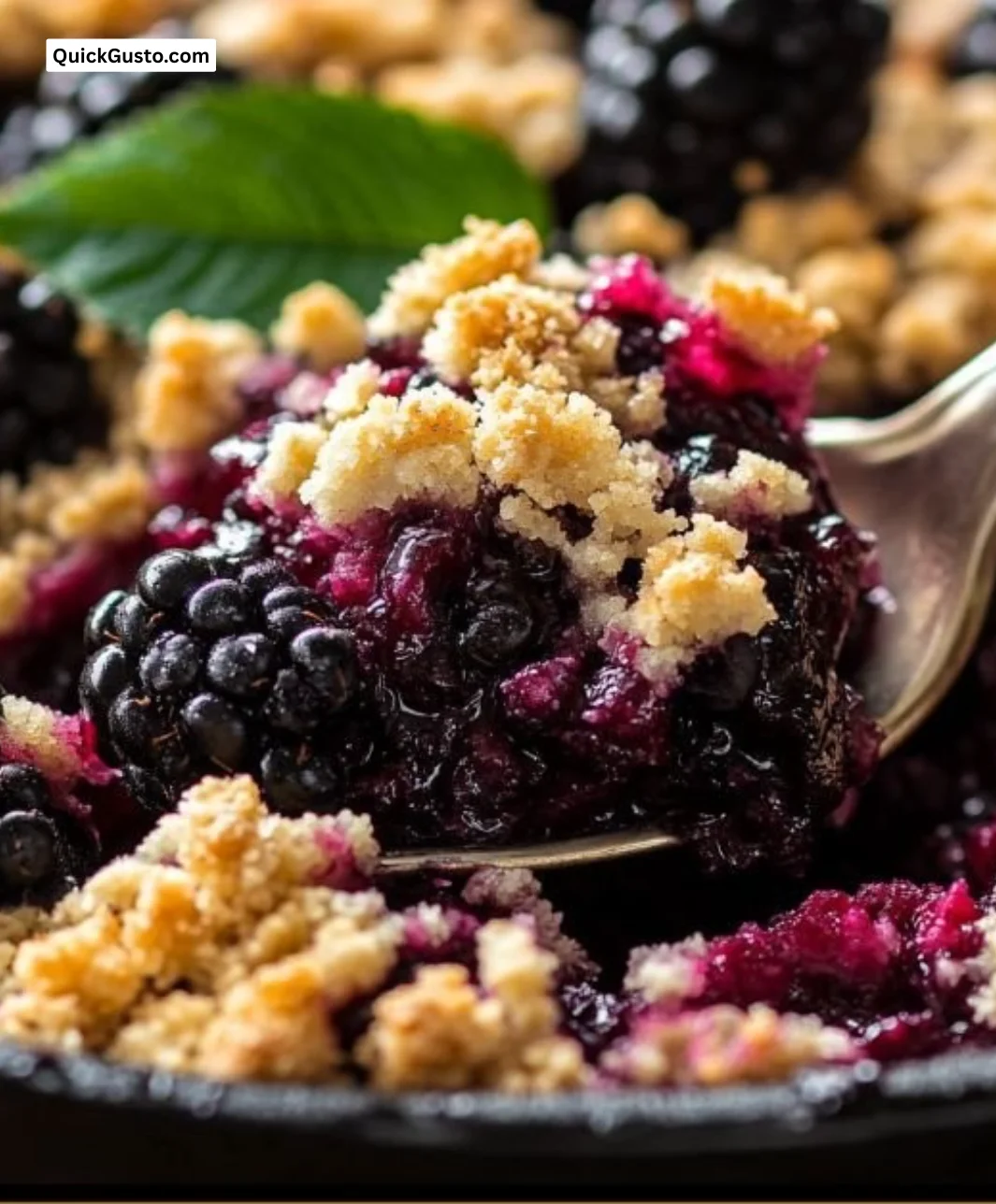 Delicious blackberry crumble dessert with fresh blackberries and crumble topping