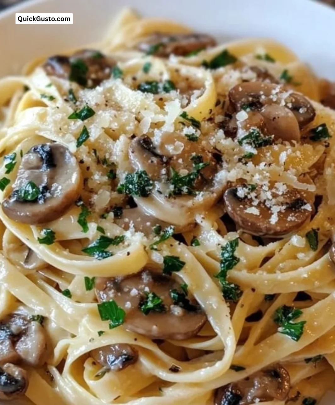 Caramelized leek and mushroom Gruyère pasta in a creamy sauce