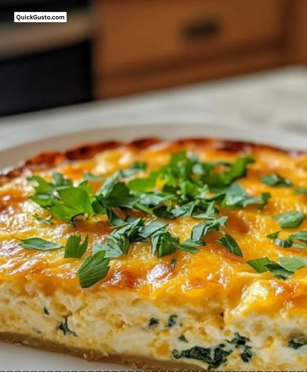 Delicious crustless cottage cheese breakfast quiche served on a plate