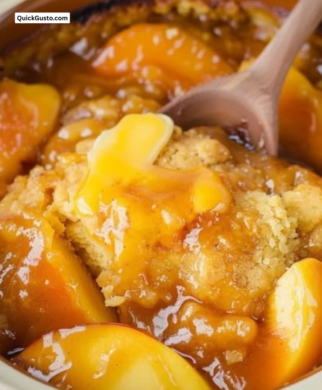 Easy slow cooker peach cobbler topped with delicious peach slices.