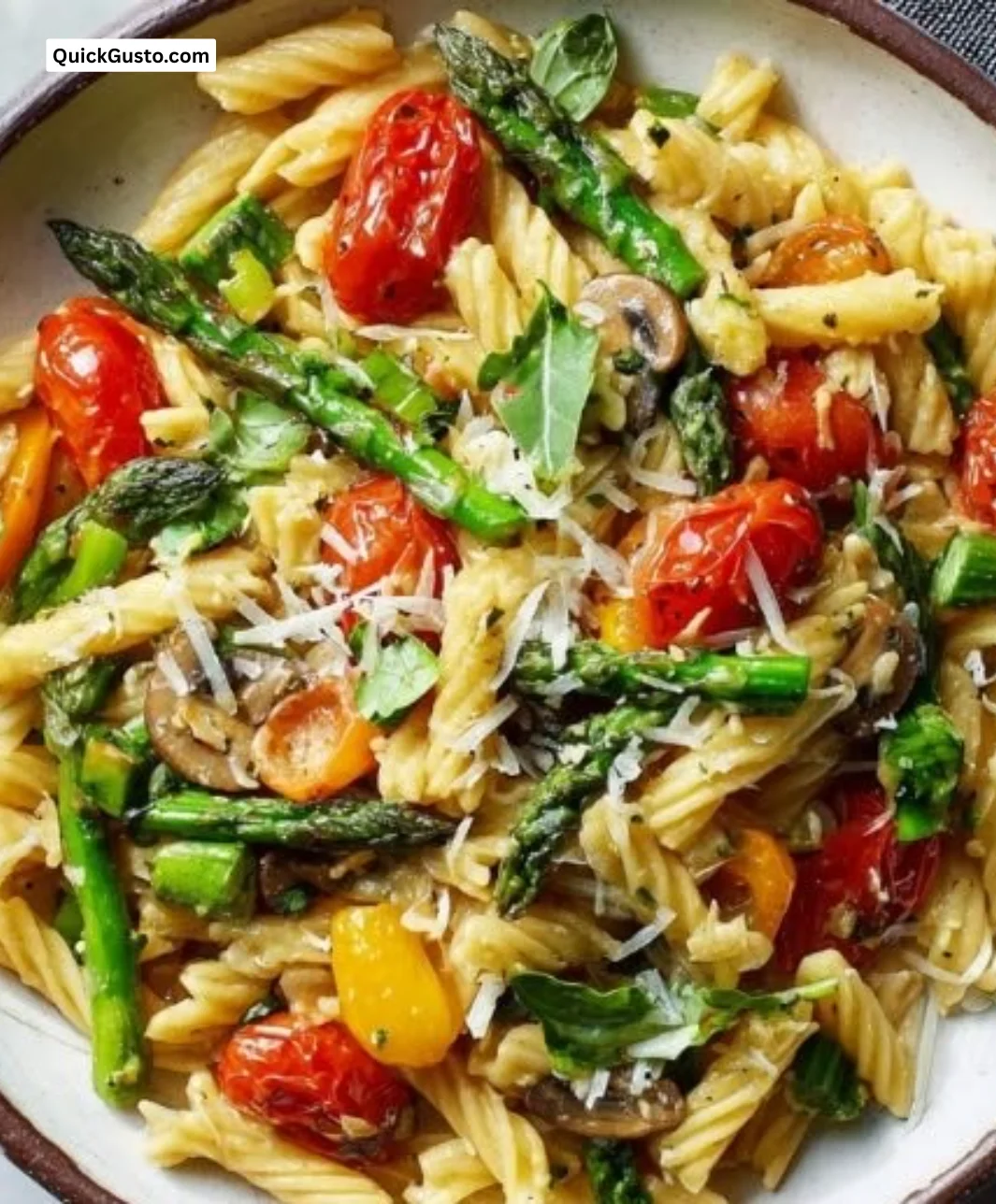 A colorful bowl of Pasta Primavera with fresh vegetables and sauce