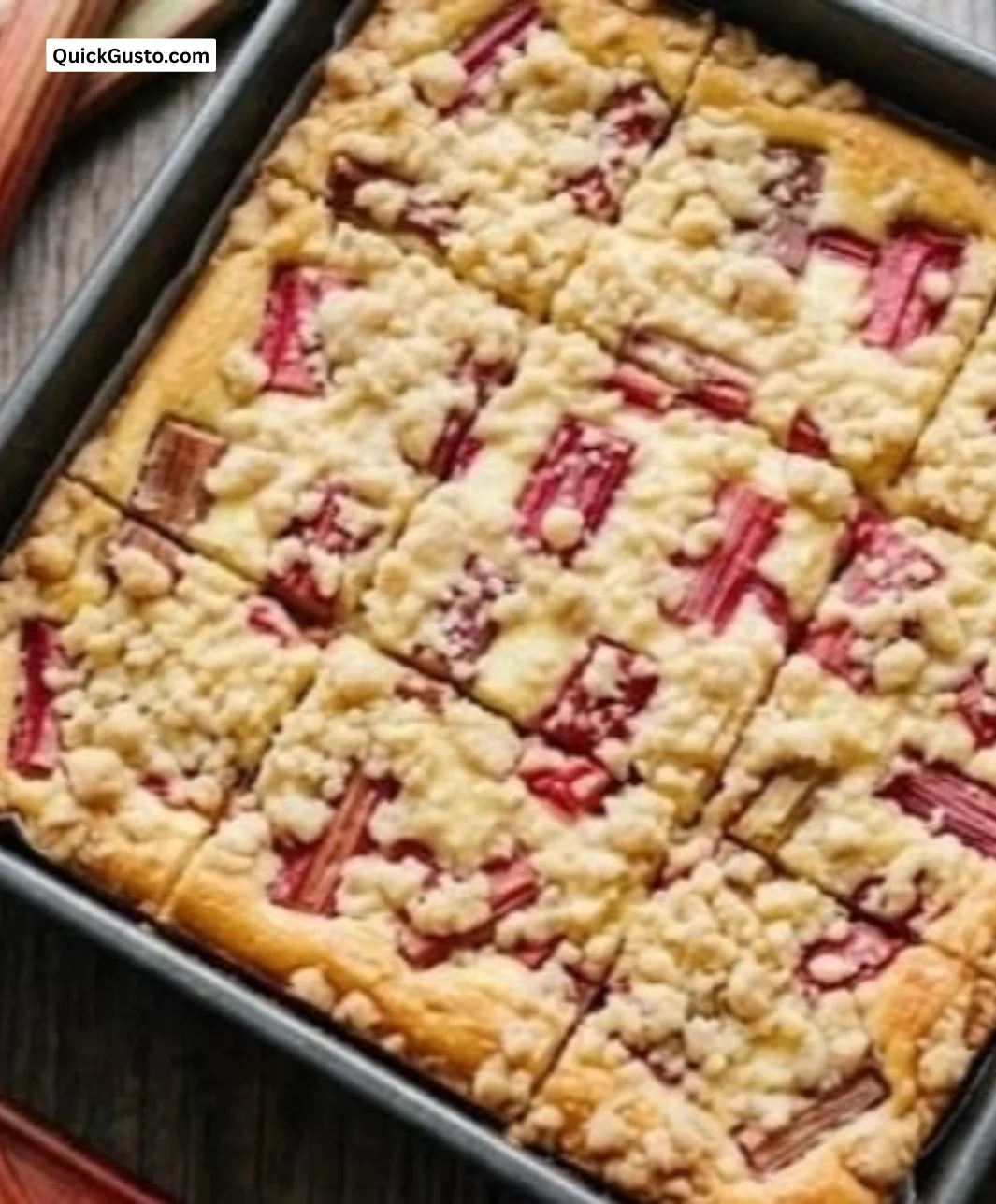 Delicious rhubarb cream cheese bars topped with crumbly streusel