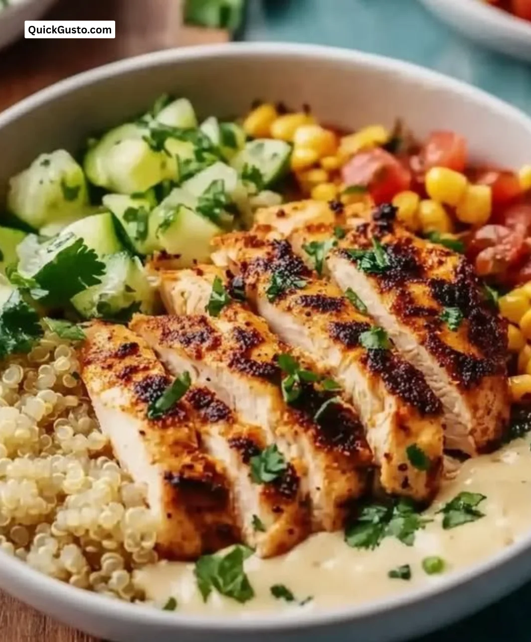 A delicious Chicken Quinoa Dinner Bowl filled with vegetables and chicken.
