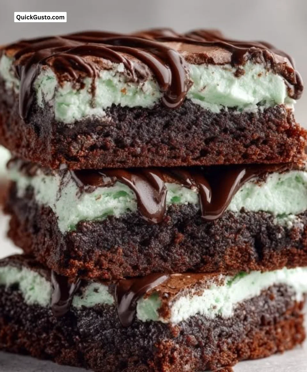 Delicious chocolate mint brownies topped with mint frosting and chocolate drizzle